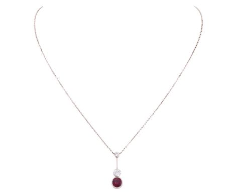 Art Déco Collier mit Rubin und Diamanten von zus. ca. 0,40 ct, Altschliff, ca. LGW-GW (J-K)/VS, Rubin ca. 1 ct, Platin, 4,1 g