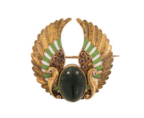 Art Nouveau Brosche mit Jadeskarabäus zwischen 2 Vogelmotiven mit in Kreisform aufgefächertem Federkleid, grün-weiß emaillier
