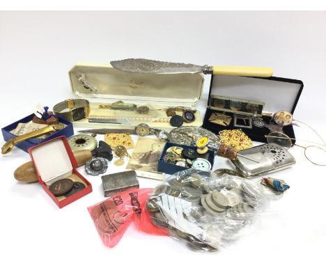A collection of assorted vintage items including a Victoria longest reign medal, Accurist watch, simulated pearl necklace, va