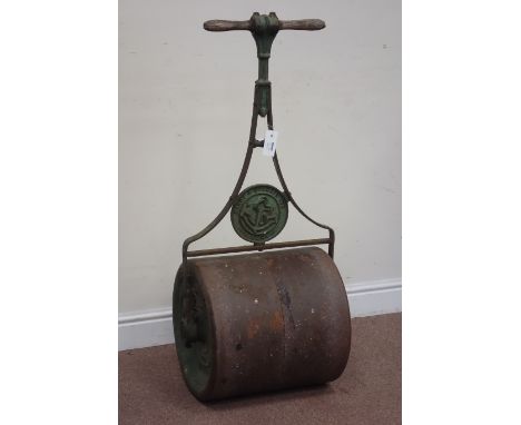 Late 19th century cast iron garden lawn roller 'Hardy & Holgate York' Condition Report Click here for further images, conditi