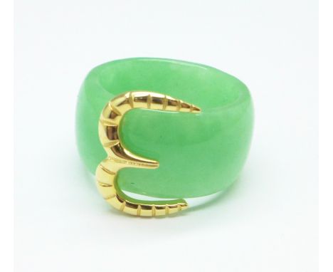 A silver gilt and jade buckle ring, P 