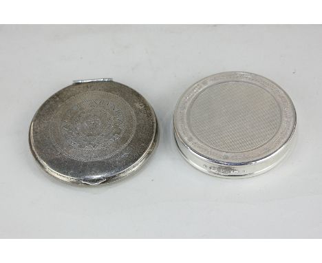 An Elizabeth II silver compact, maker Charles S Green & Co Ltd, Birmingham, 1975, together with a Mexican white metal compact