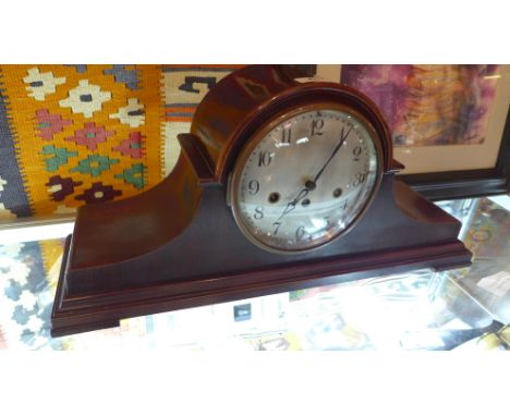 A 20th century mahogany mantel clock with key and pendulum H 26 x W 58 x D 17cm 
