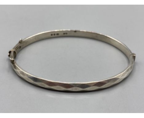 Ladies silver diamond cut bangle, 16.2g