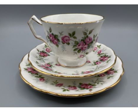 Aynsley “Grotto rose” 26 piece tea service