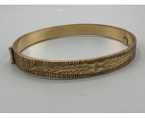 9ct gold metal core engraved bangle