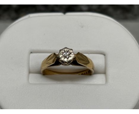 9ct gold diamond solitaire ring. 2.6g Size N1/2