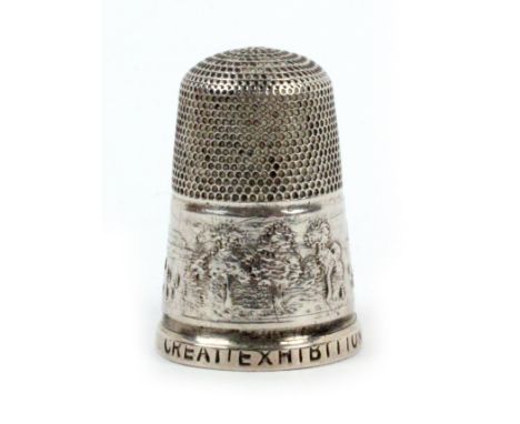 A nice example of a silver souvenir thimble for the Great Exhibition, the frieze with a view of the exhibition building among