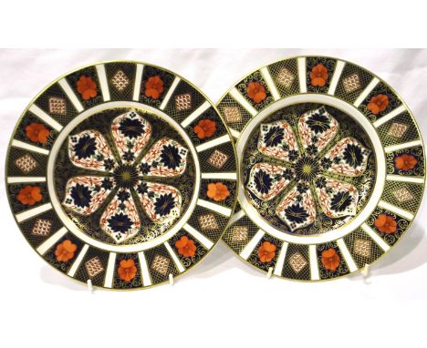 Royal Crown Derby pair of cabinet plates in the 1128 pattern, each D: 23 cm, no cracks or chips. P&amp;P Group 2 (£18+VAT for