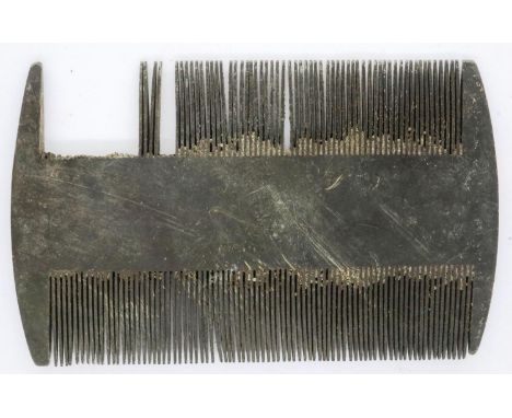 17th century wooden comb; Thames find, L: 65 mm. P&amp;P Group 0 (£5+VAT for the first lot and £1+VAT for subsequent lots) 