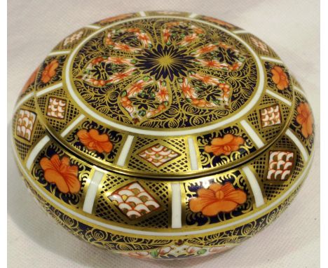 Royal Crown Derby circular lidded bowl in the 1128 pattern, D: 13 cm. No cracks or chips. P&amp;P Group 1 (£14+VAT for the fi