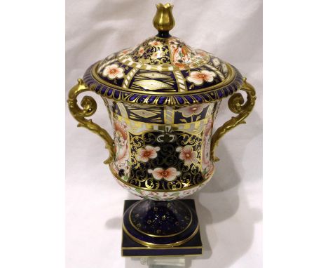 Royal Crown Derby lidded twin handled vase with tulip finial, H: 19 cm, small chip to inner rim. P&amp;P Group 2 (£18+VAT for