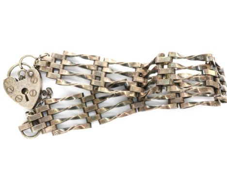 Hallmarked silver gate bracelet with a padlock clasp and safety chain, 13g. P&amp;P Group 1 (£14+VAT for the first lot and £1
