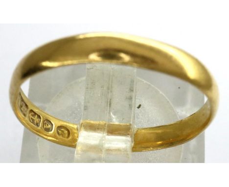 22ct gold wedding band, size L/M, 1.7g. P&amp;P Group 1 (£14+VAT for the first lot and £1+VAT for subsequent lots) 
