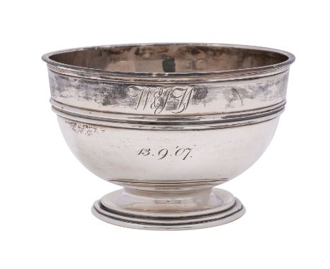 An Edward VII silver circular sugar basin, makers Elkington &amp; Co., Birmingham 1904, 13.5cm diameter, 200gms, 6.4ozs.