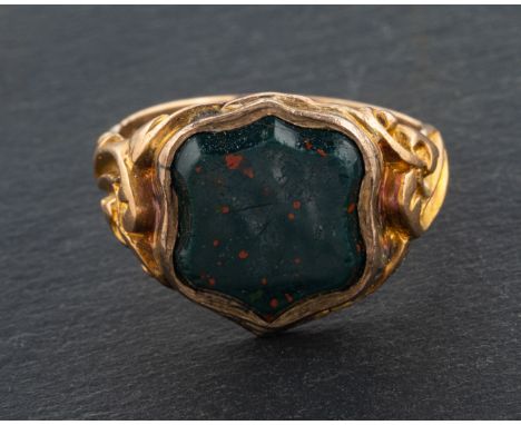 An Edwardian bloodstone signet ring, with foliate engraved shoulders, stamped '18CT', inscribed 'ar 1907 mizpah' to inner ban