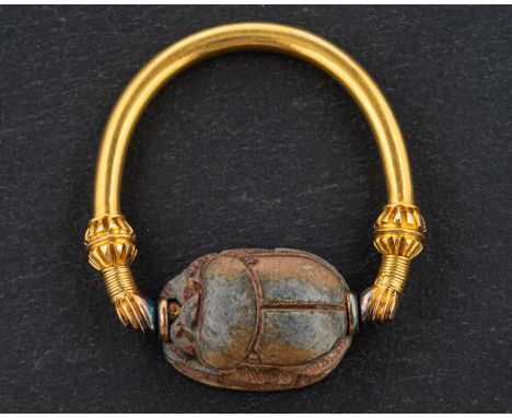 A blue and brown faience scarab ring, length of ring head ca. 2cm, ring size N, total weight ca. 5.4gms.