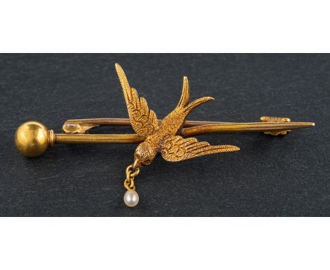 A swallow brooch, the swallow holding a seed pearl in it's beak, length ca. 4.3cm, total weight ca. 3gms, accompanied by fitt