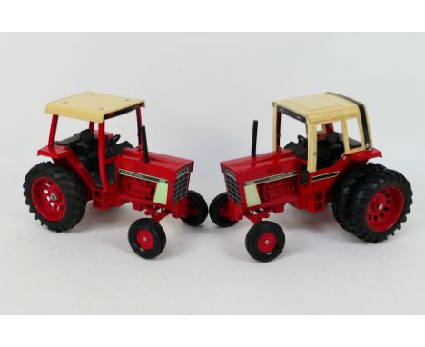 Ertl - Two unboxed Ertl diecast 1:16 scale International tractors. Lot consists of an International 1586 with double rear whe