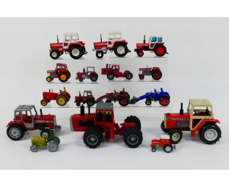 Gama - Ertl- Dinky Toys - Siku - Matchbox - Others - An unboxed collection of diecast and plastic 'Massey Ferguson' tractors 