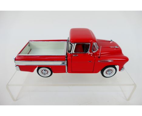 Franklin Mint - A boxed 1957 Chevrolet Cameo Carrier in 1:24 scale. The model appears Mint in its original packaging. (This d