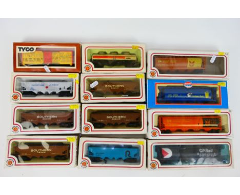 Bachmann - Lima - Model Power - Tyco - 12 boxed items of HO gauge rolling stock (mainly US related). Lot includes Bachmann #4