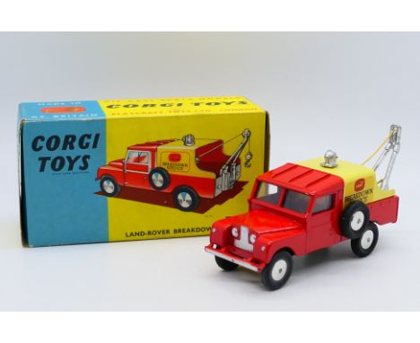 Corgi - A boxed Land Rover Breakdown Truck # 417. The model appears Near Mint with only a couple of minor paint chips on rais