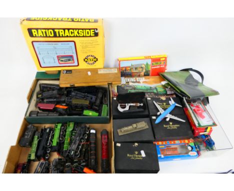 Hornby - Triang - Others - A mixed lot of unboxed playworn OO gauge locomotives with a collection of boxed pewter static loco