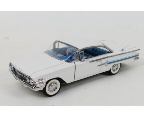 Franklin Mint - A 1960 Chevrolet Impala Coupe in 1:24 scale. The model appears Mint in its original polystyrene packaging but