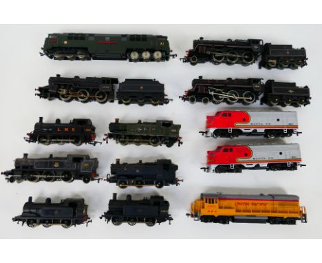 Hornby - Bachmann - Lima - An unboxed group of playworn OO/HO gauge diesel and steam locomotives. Lot includes Bachmann USA E