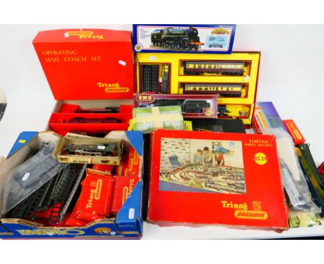 Triang - Hornby - Airfix - A mixed lot of OO gauge model railway items. Lot includes a part boxed Triang Train set with 4-6-2