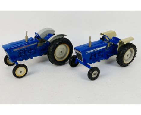 Ertl - Two unboxed Ertl diecast 1:16 scale Ford tractors. Lot consists of a Ford 4600 and a Ford 4000 - both in blue and both