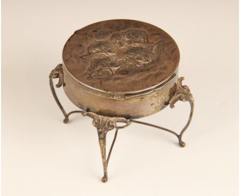 An Edwardian silver jewellery casket, Synyer &amp; Beddoes, Birmingham 1905, of circular form raised on slender cabriole legs