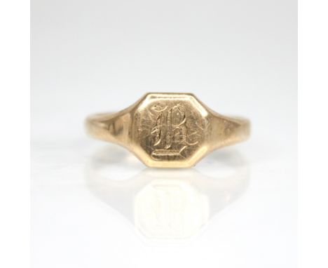 A 9ct gold signet ring, the octagonal head engraved with monogrammed initial ‘B’, continuing to tapering shoulders and plain 