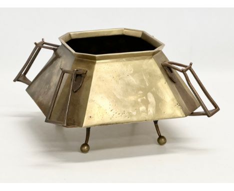 A Late 19th Century Arts &amp; Crafts brass and copper jardinere/planter. 29x30x17cm