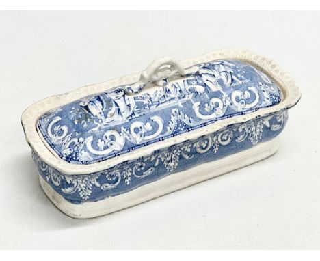 A Mid 19th Century blue and white pottery toilet box/razor box with cover. 20x9x9cm