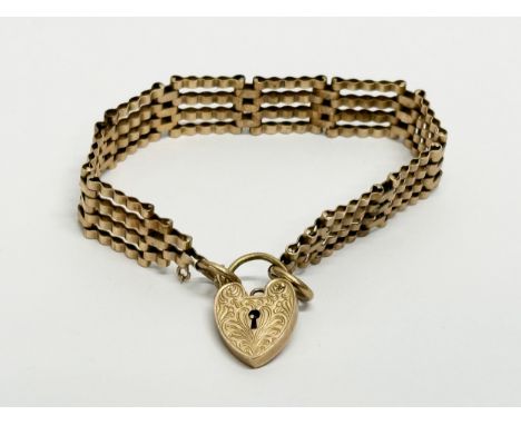 A 9ct gold gate bracelet. 15 grams.    (10)