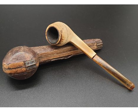 AN ANTIQUE FRENCH PIPE IN ITS ORIGINAL LEATHER CASE . 13cms in length A/F 