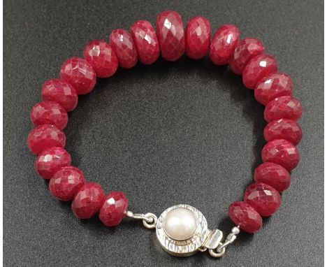 266cts African Ruby Gemstone bracelet with Pearl clasp in 925 silver, Beads 10mm-15mm 
