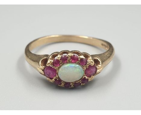 9K YELLOW GOLD VINTAGE OPAL CENTRE &amp; RUBY SURROUNDS CLUSTER RING WEIGHT 2.2G SIZE O 