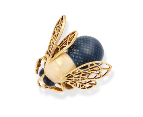 A VINTAGE ENAMEL BEE BROOCH in 18ct yellow gold, designed as a bee decorated with pearlescent white and blue enamel, the eyes