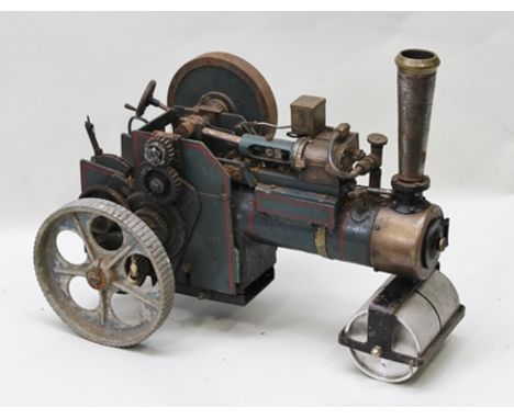 A SCRATCH BUILT MODEL LIVE STEAM ROLLER TRACTION ENGINE, having green and red line painted body with aluminium front roller (