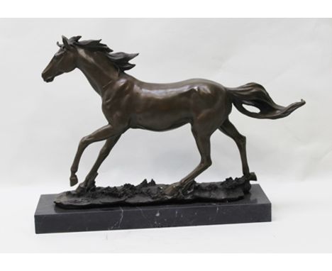 A 20TH CENTURY CAST PATINATED BRONZE OF A GALLOPING HORSE, having ground work base, mounted on polished marble plinth, in the