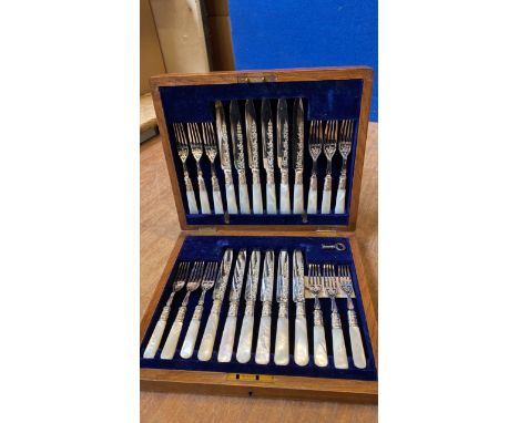  Sale Item:    CASED SILVER PLATE MOTHER OF PEARL FRUIT KNIVES &amp; FORKS  Vat Status:   No Vat   Buyers Premium:  This lot 