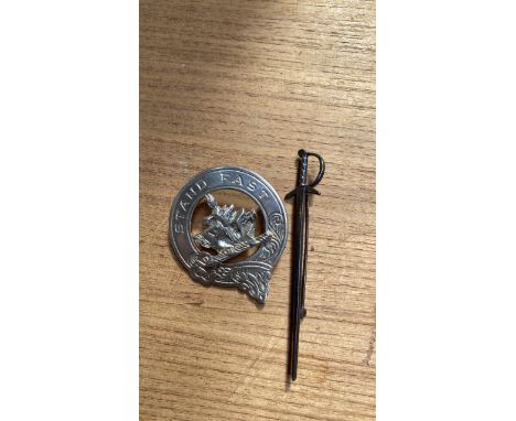  Sale Item:    SILVER KILT PIN &amp; CLAN GRANT BADGE  Vat Status:   No Vat   Buyers Premium:  This lot is subject to a Buyer