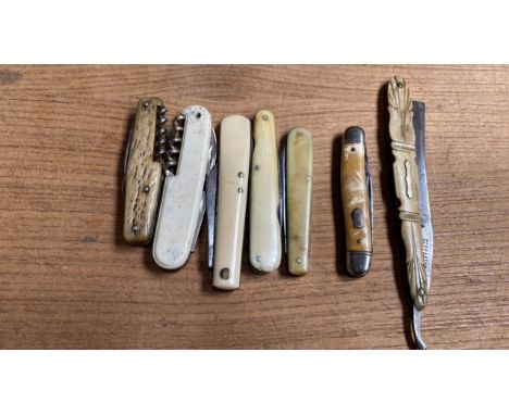  Sale Item:    BOX PEN KNIVES +CUT THROAT RAZOR   Vat Status:   No Vat   Buyers Premium:  This lot is subject to a Buyers Pre