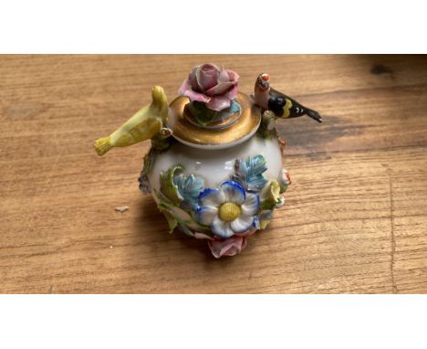 Sale Item:    SPODE BIRDS &amp; FLOWERS INKWELL (AF)  Vat Status:   No Vat   Buyers Premium:  This lot is subject to a Buyer