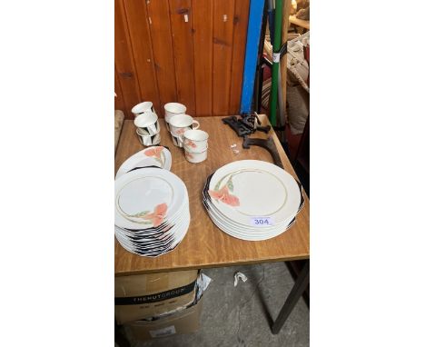  Sale Item:    32 PCE VILLEROY &amp; BOCH IRIS CHINA  Vat Status:   No Vat   Buyers Premium:  This lot is subject to a Buyers