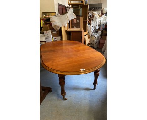  Sale Item:    MAHOGANY EXTENDING DINING TABLE &amp; 1 LEAF- WINDER IN OFFICE  Vat Status:   No Vat   Buyers Premium:  This l