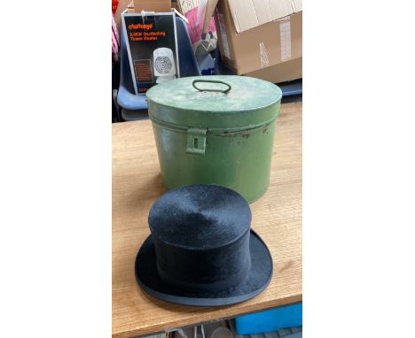  Sale Item:    TOP HAT &amp; TIN HAT BOX (AF)   Vat Status:   No Vat   Buyers Premium:  This lot is subject to a Buyers Premi